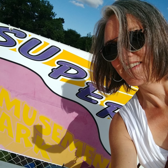 Meet your Posher, Gretchen - Picture 1 of 1